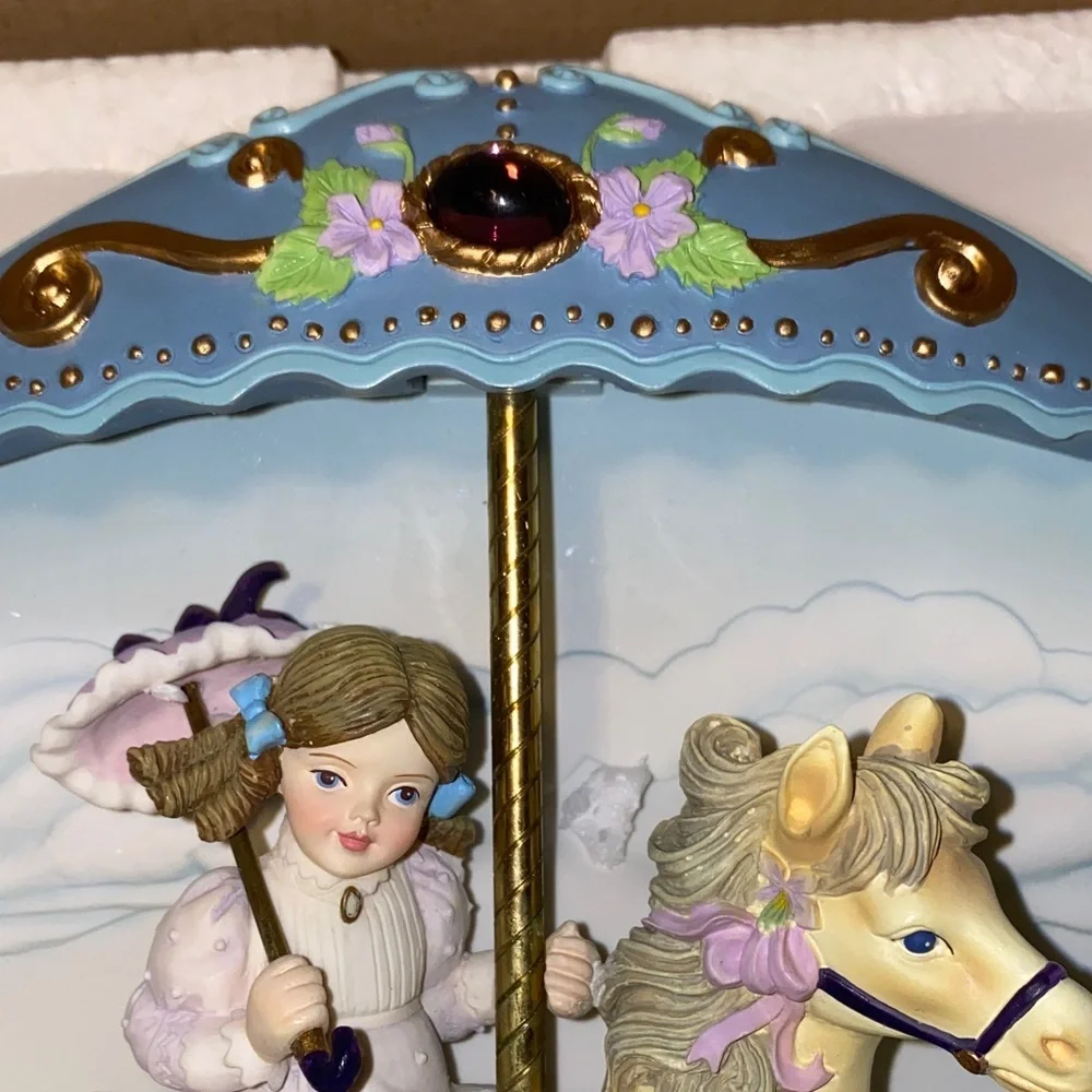 BX40 The Bradford Exchange Carousel Horse Plate Musical Box Horse Moves Up/Down